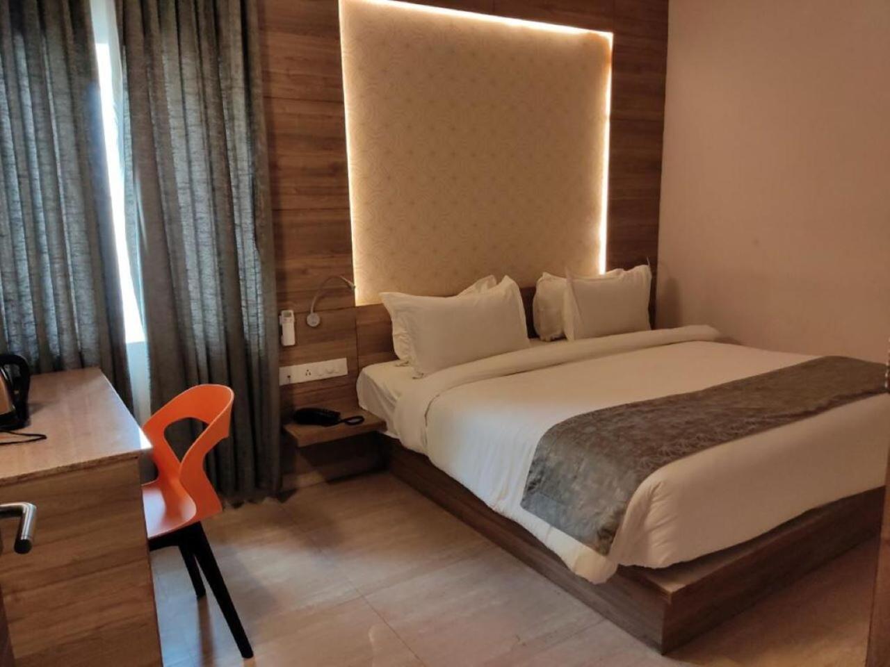 Residenza Adhikrishna Arcade Hotel Erode Buitenkant foto