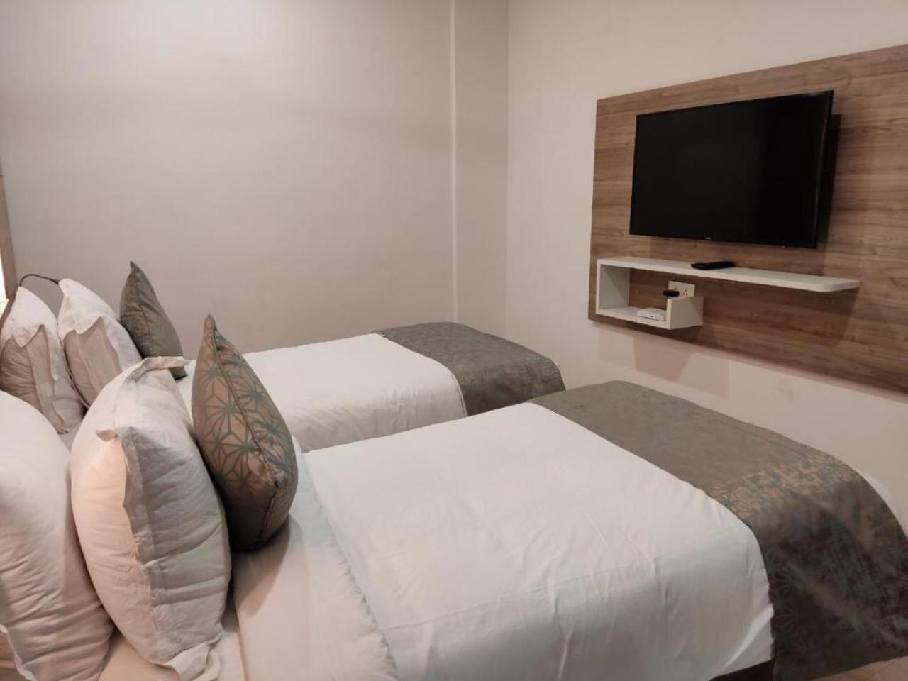 Residenza Adhikrishna Arcade Hotel Erode Buitenkant foto