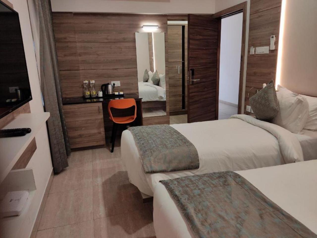 Residenza Adhikrishna Arcade Hotel Erode Buitenkant foto