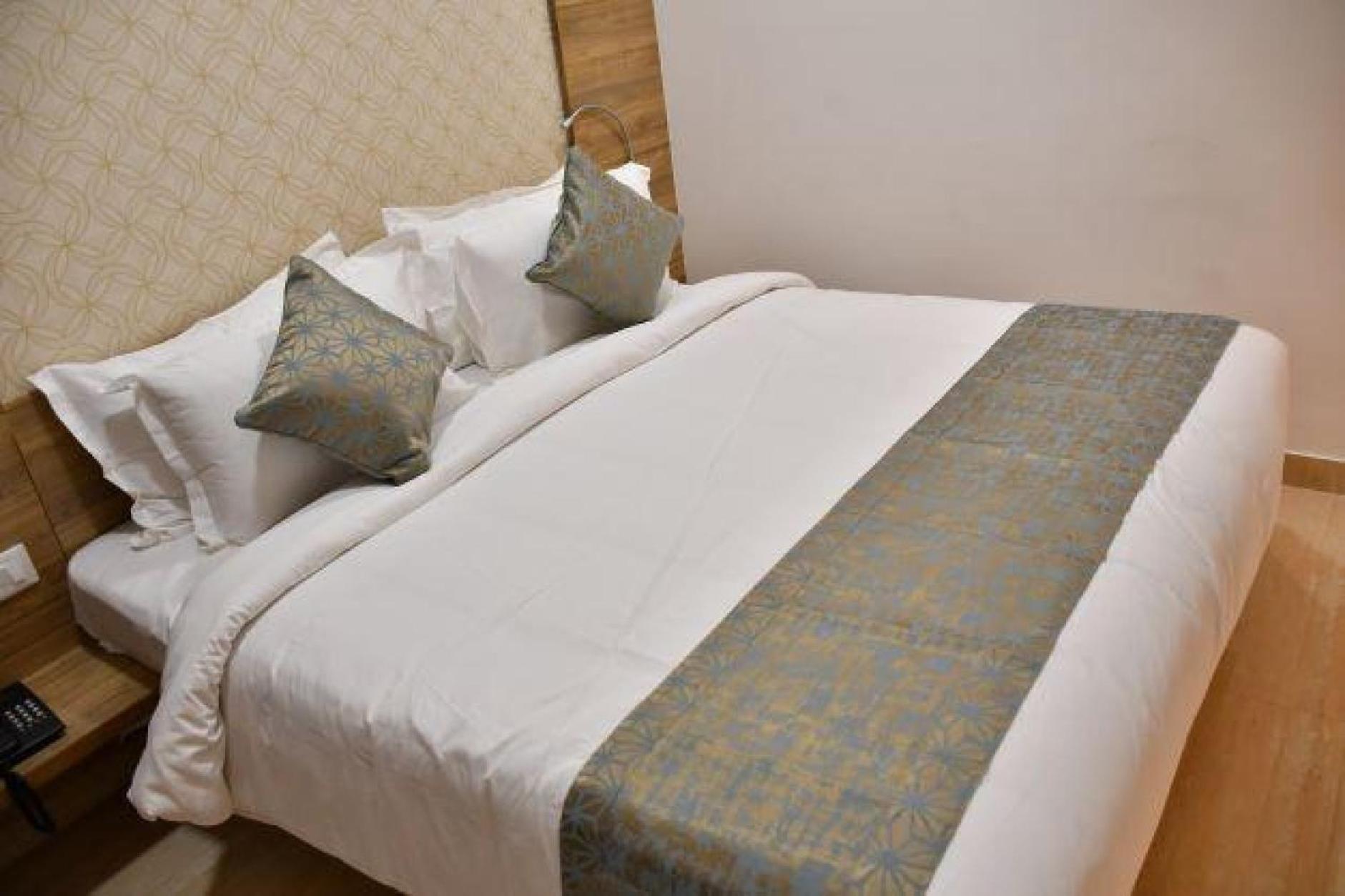 Residenza Adhikrishna Arcade Hotel Erode Buitenkant foto