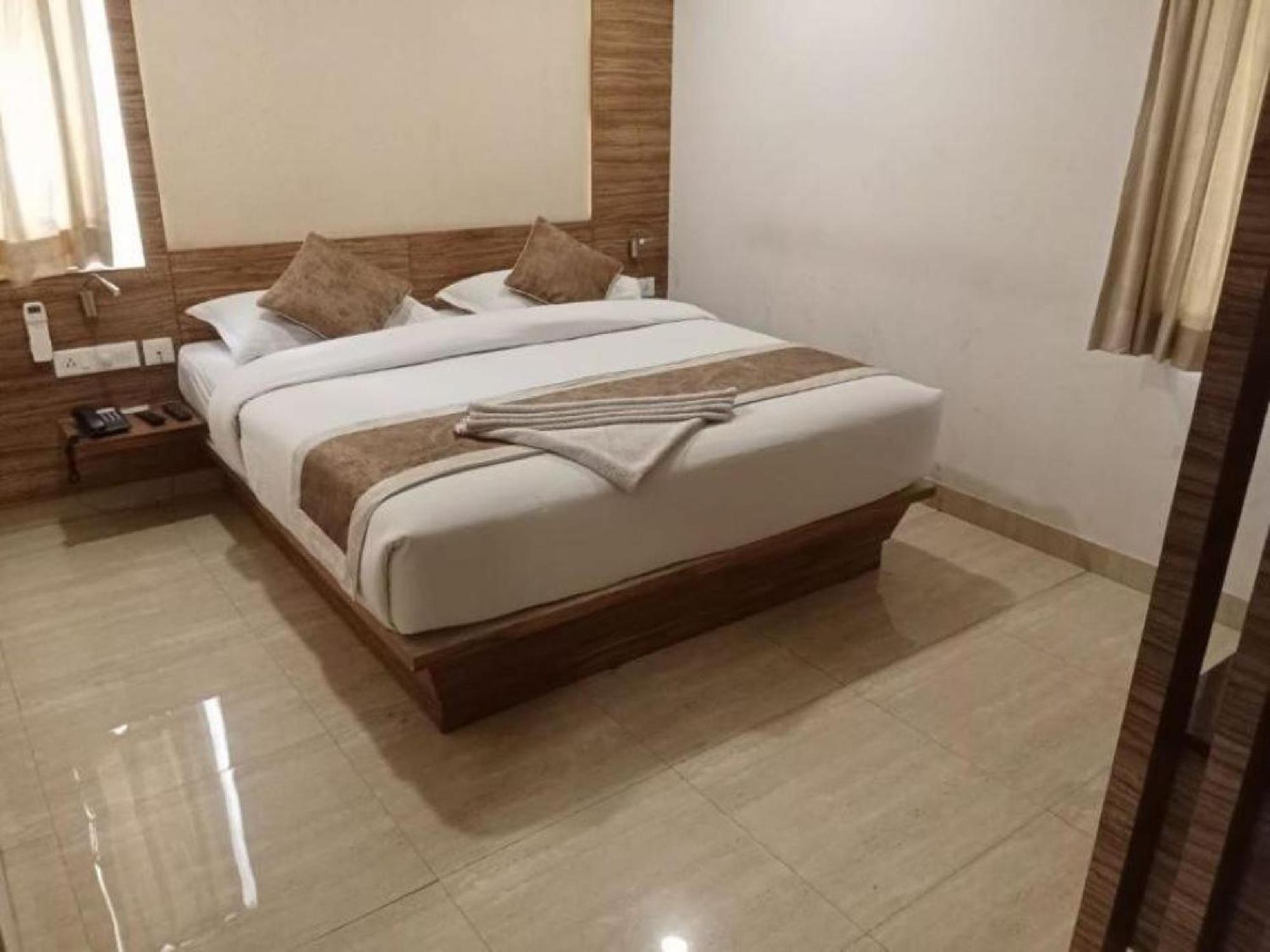 Residenza Adhikrishna Arcade Hotel Erode Buitenkant foto